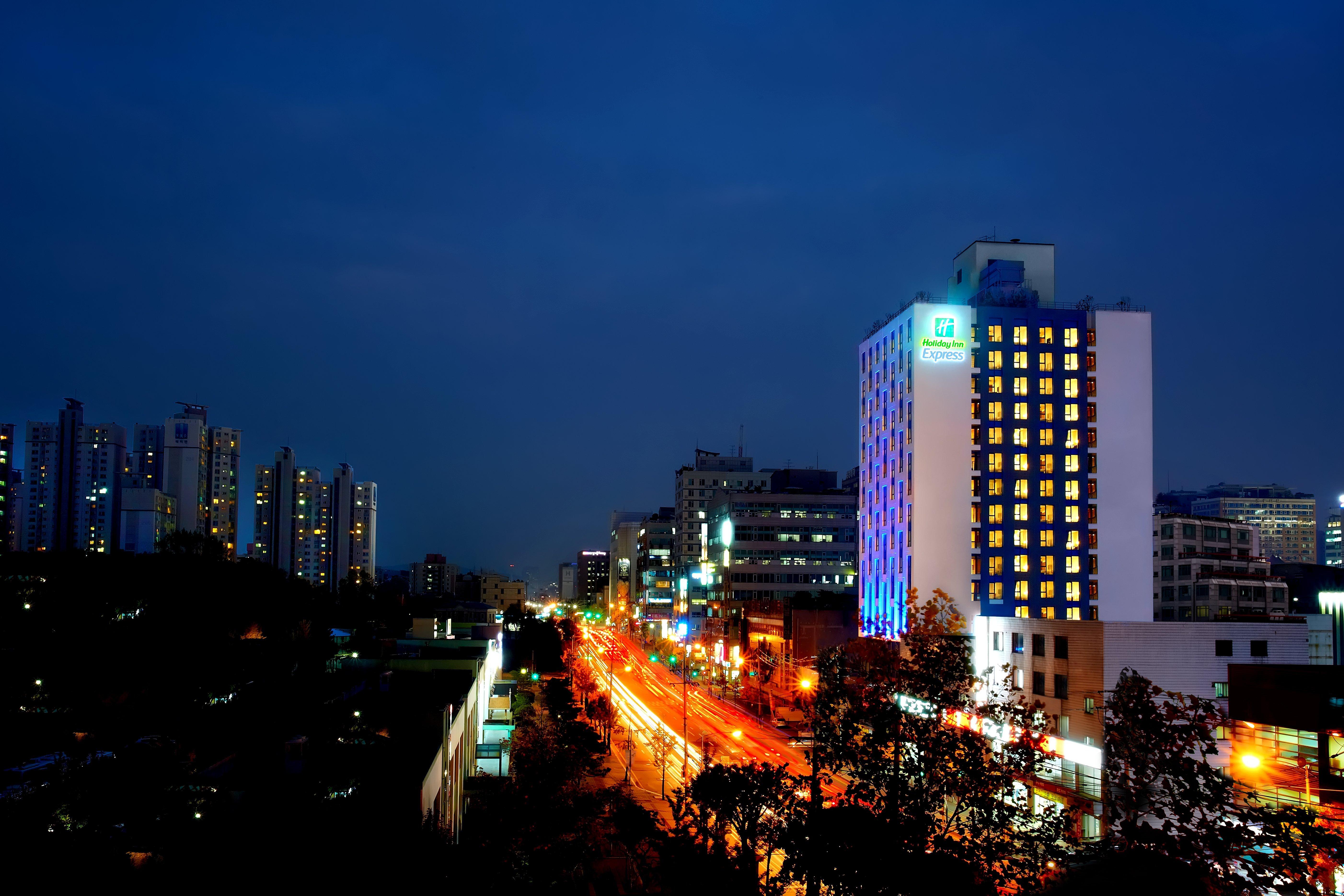 Holiday Inn Express Suwon Ingye, An Ihg Hotel Dış mekan fotoğraf